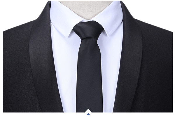 一粒扣青果領(lǐng)商務(wù)西裝定制領(lǐng)型細節(jié)特寫圖