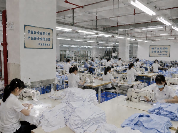 深圳工作服定制廠家怎么找？龍華本地工廠vs外地發貨的5個差距